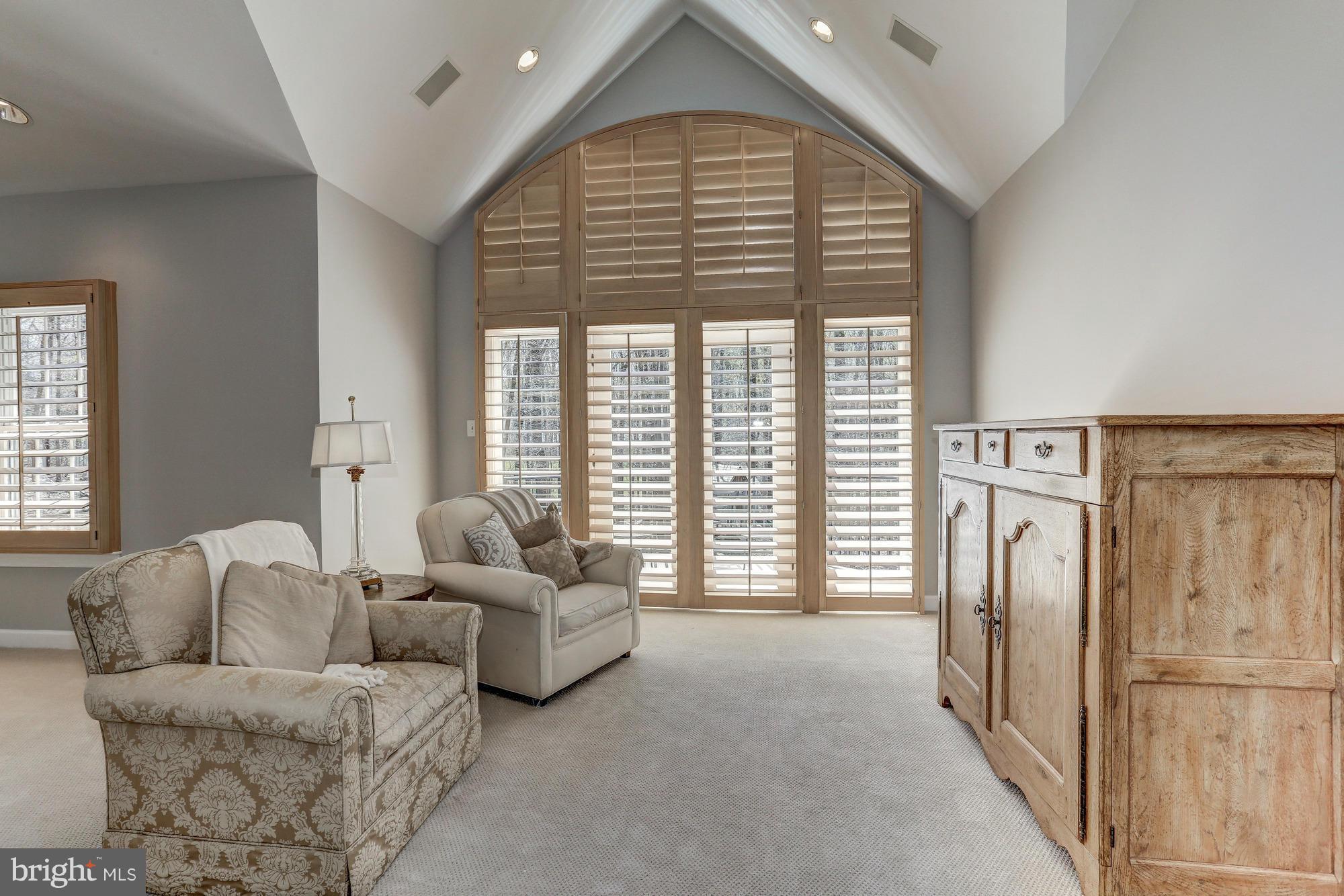894 Chinquapin Road McLean, VA 22102 - Photo 15 of 30 Master Bedroom Sitting Area
