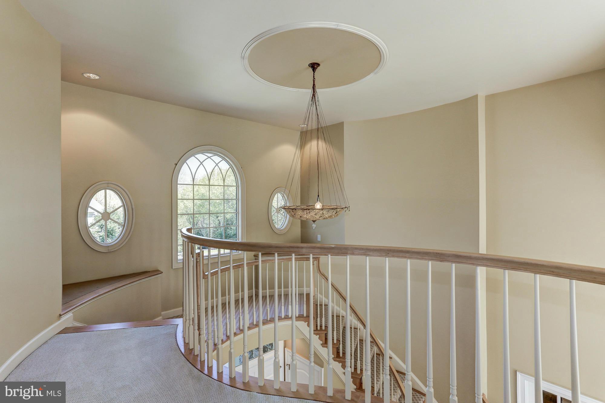 894 Chinquapin Road McLean, VA 22102 - Photo 23 of 30 Upstairs landing