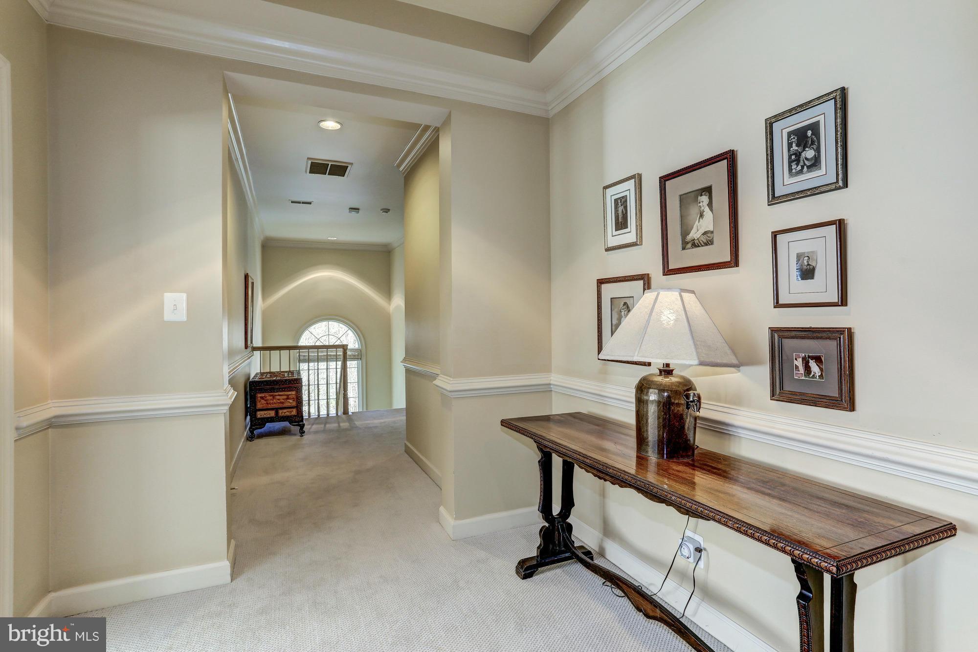 894 Chinquapin Road McLean, VA 22102 - Photo 24 of 30 Upstairs hall