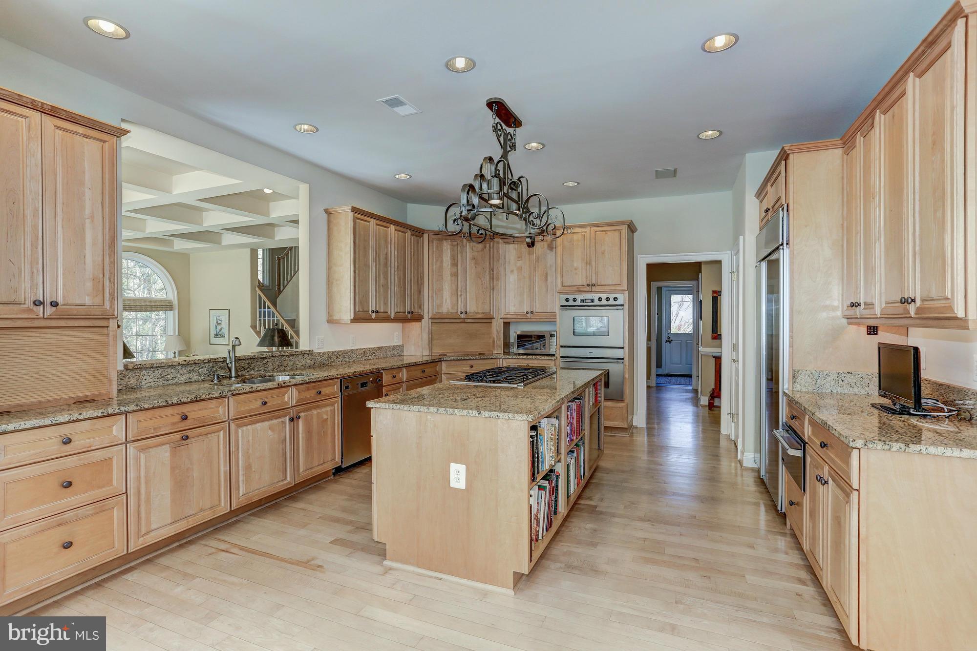 894 Chinquapin Road McLean, VA 22102 - Photo 10 of 30 Kitchen