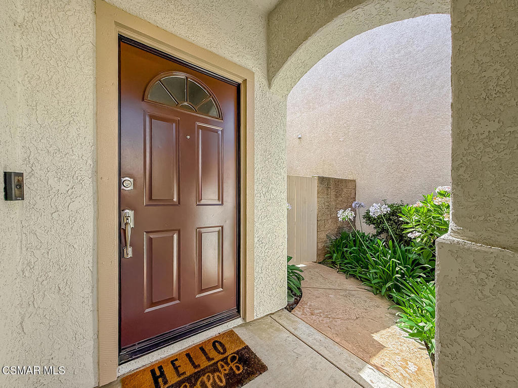 619 Hooper Avenue Simi Valley, CA 93065 - Photo 4 of 56