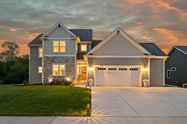 $849,900 | 923 Kohlwey Drive, Grafton, WI 53024