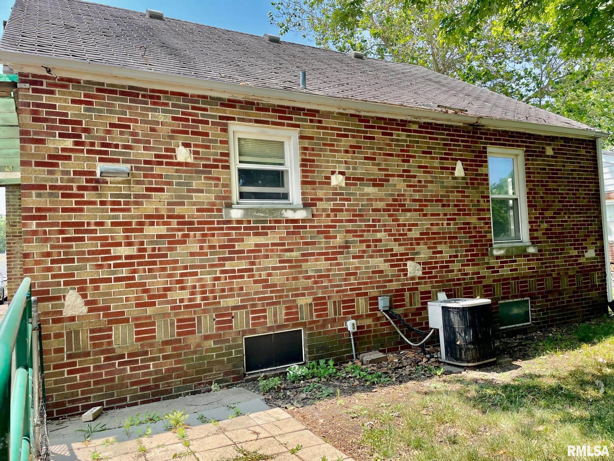 2529 East Keys Avenue Springfield, IL 62702 - Photo 3 of 20