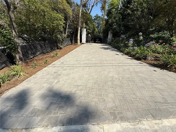 a view of backyard