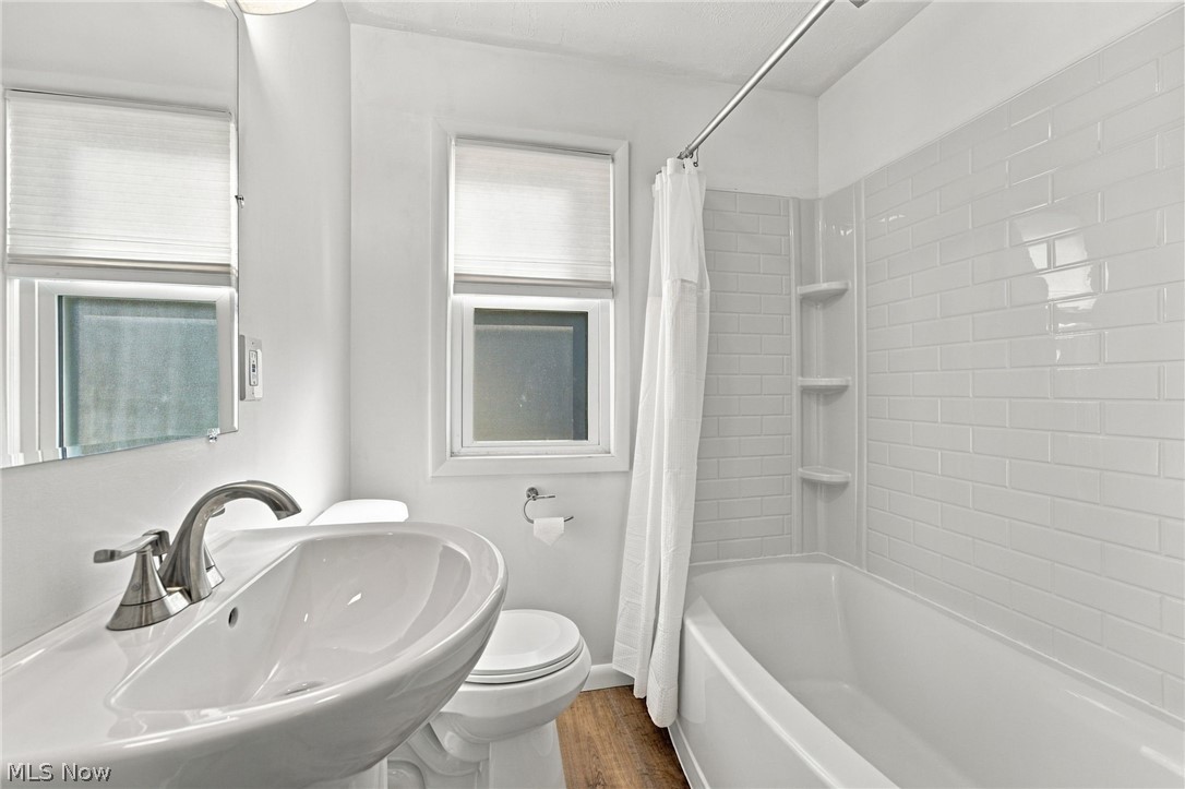 1434 Sunset Road Mayfield Heights, OH 44124 - Photo 5 of 36 White subway tile shower surround with integrated shelving