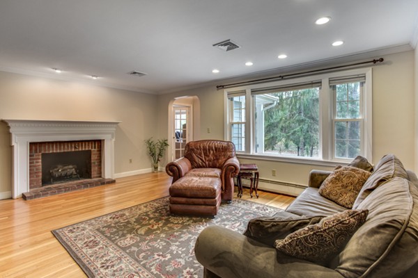 29 Page Road Bedford, MA 01730 - Photo 9 of 30 Gallery Image 9