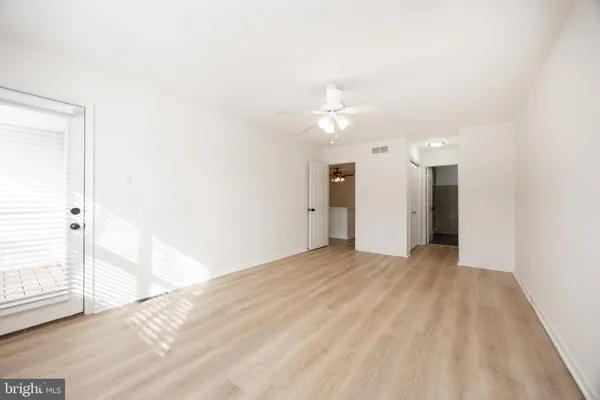 a view of a livingroom with a ceiling fan
