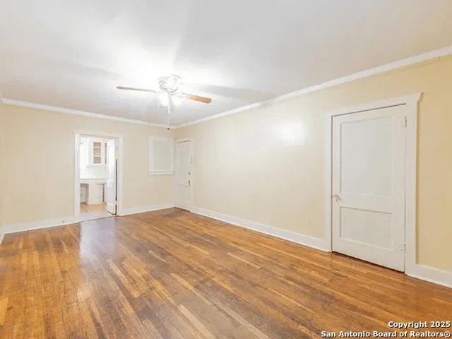 $1,050 | 631 East Ashby Place, San Antonio, TX 78212