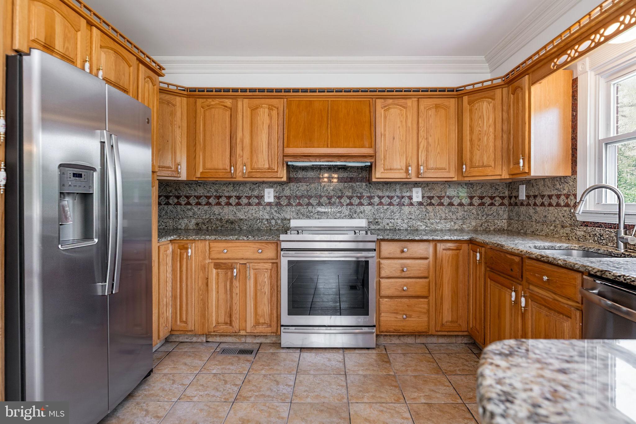11325 Bacon Race Road Woodbridge, VA 22192 - Photo 14 of 54 a kitchen with stainless steel appliances granite countertop a refrigerator and a sink