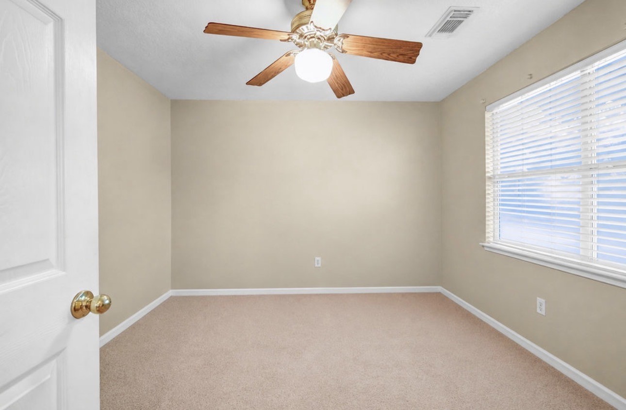 1226 Frontier Trail Angleton, TX 77515 - Photo 9 of 42 Gallery Image 9