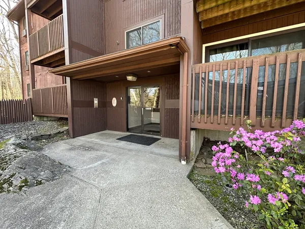 $2,150 | 340 Sunderland Road, Unit 17A, Worcester, MA 01604