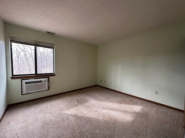 $2,190 | 340 Sunderland Road, Unit 17A, Worcester, MA 01604