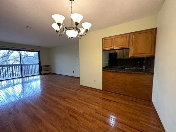 $2,190 | 340 Sunderland Road, Unit 17A, Worcester, MA 01604