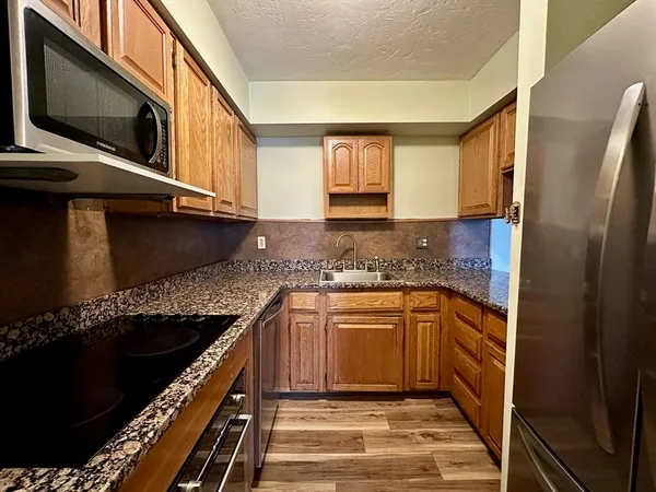 $2,150 | 340 Sunderland Road, Unit 17A, Worcester, MA 01604