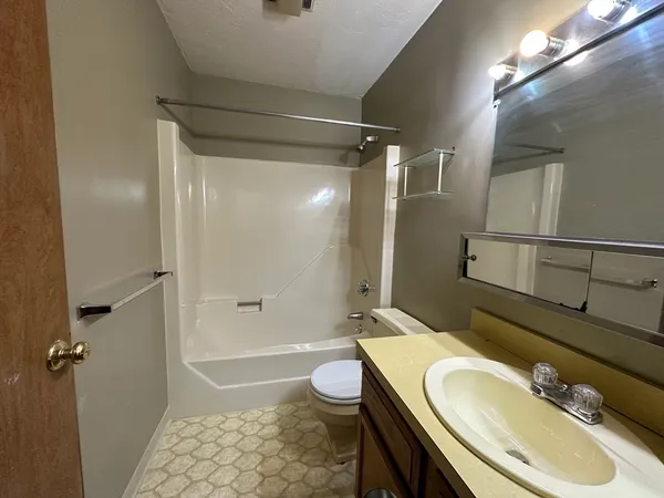 $2,190 | 340 Sunderland Road, Unit 17A, Worcester, MA 01604