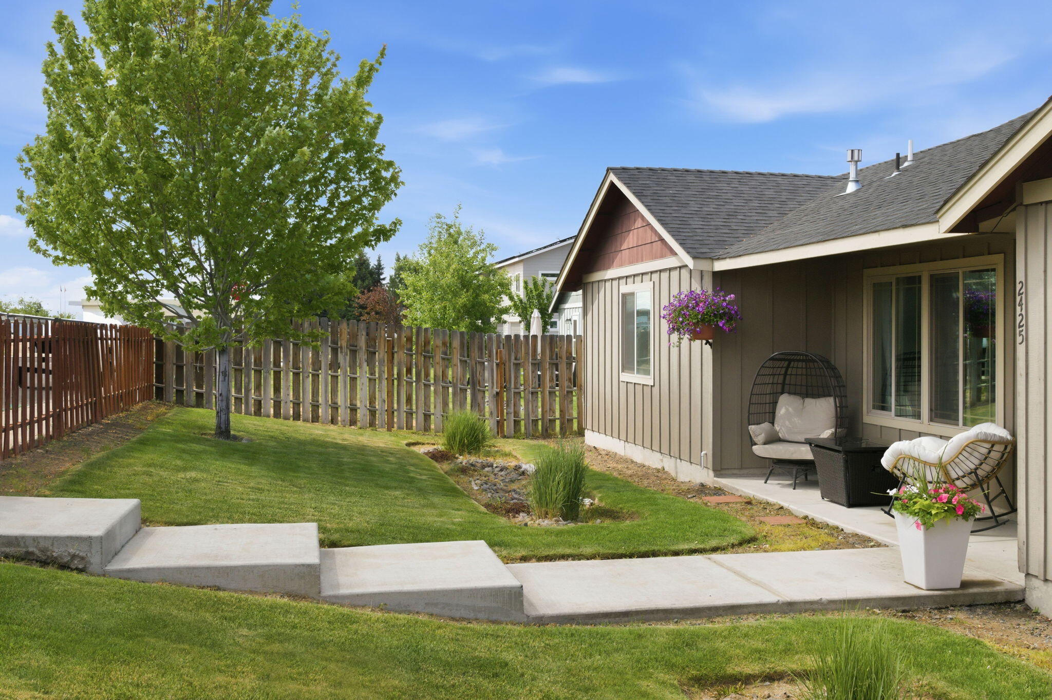 2425 Northwest 7th Street Redmond, OR 97756 - Photo 2 of 23