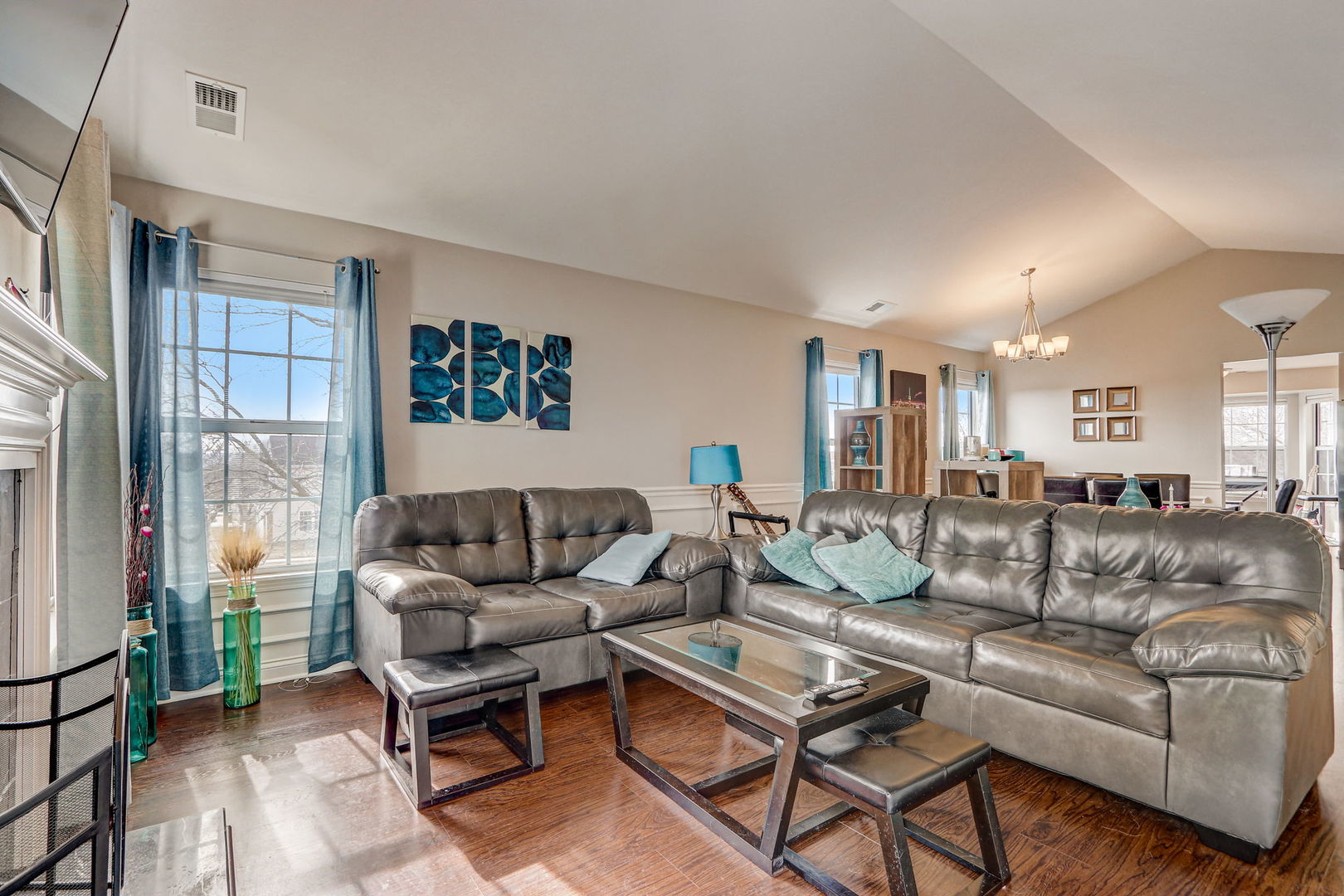 628 Village Road, Unit B Crystal Lake, IL 60014 - Photo 14 of 33 a living room with furniture and a large window