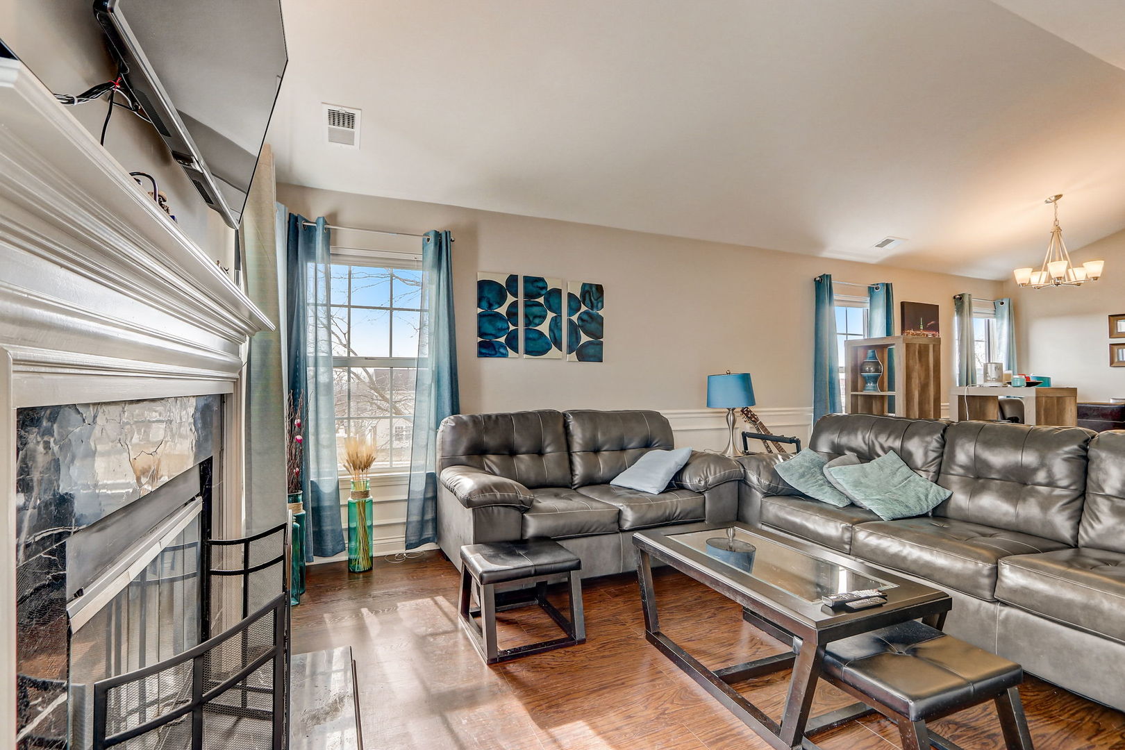 628 Village Road, Unit B Crystal Lake, IL 60014 - Photo 15 of 33 a living room with furniture and a large window