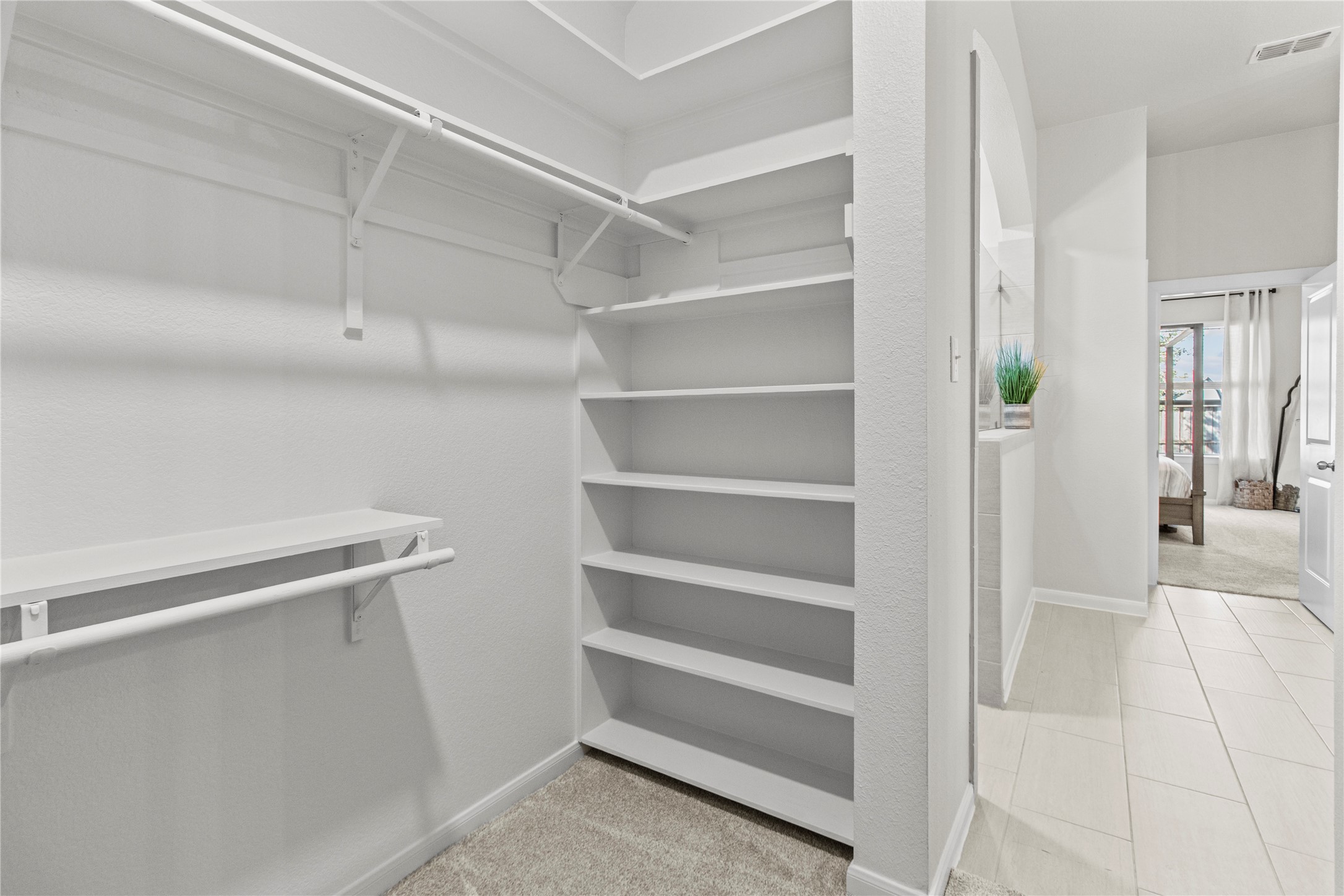 10010 Napier Drive Rosharon, TX 77583 - Photo 17 of 38 Custom built-ins in primary bedroom