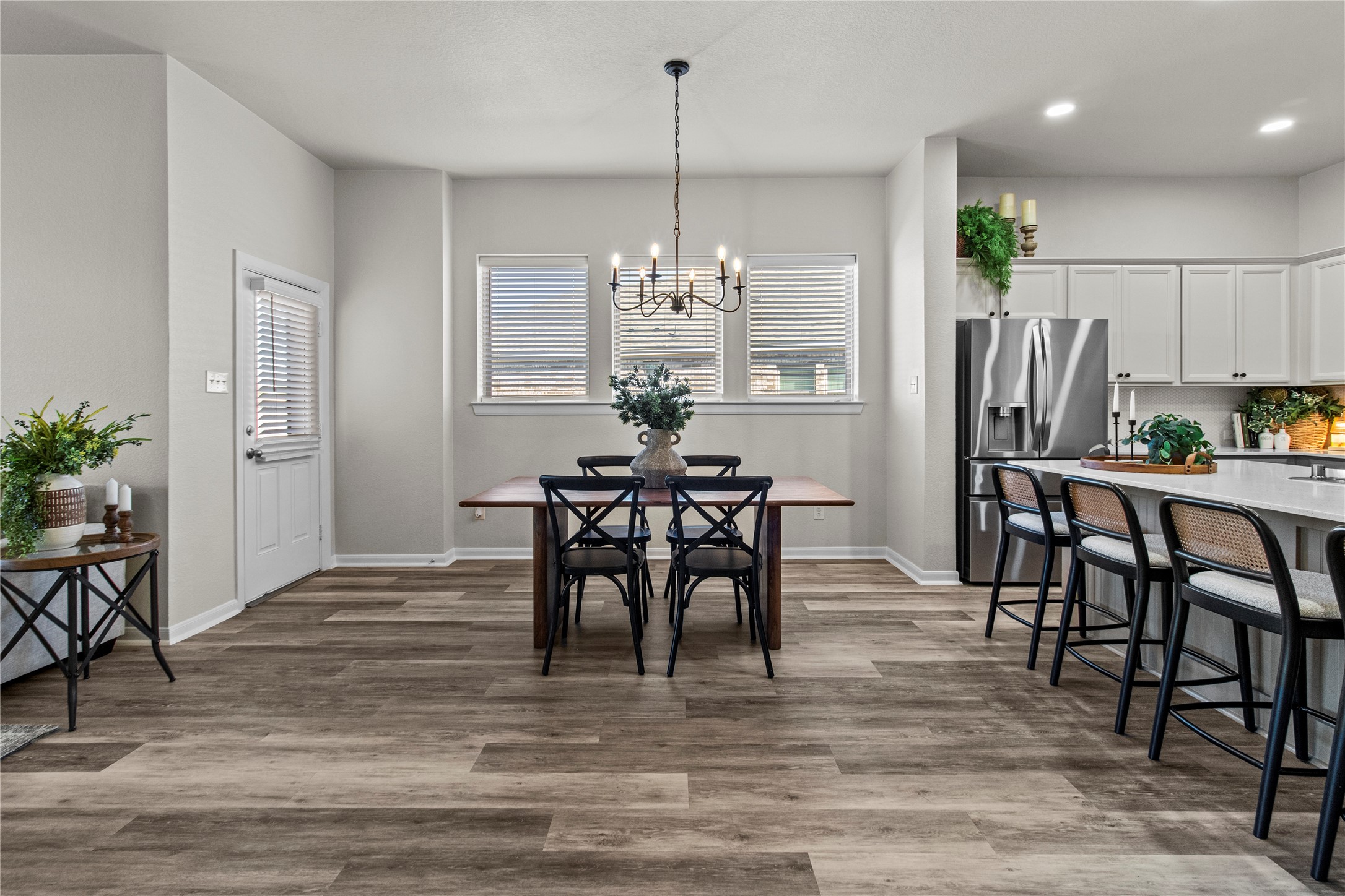 10010 Napier Drive Rosharon, TX 77583 - Photo 9 of 38 Dining area with natural light