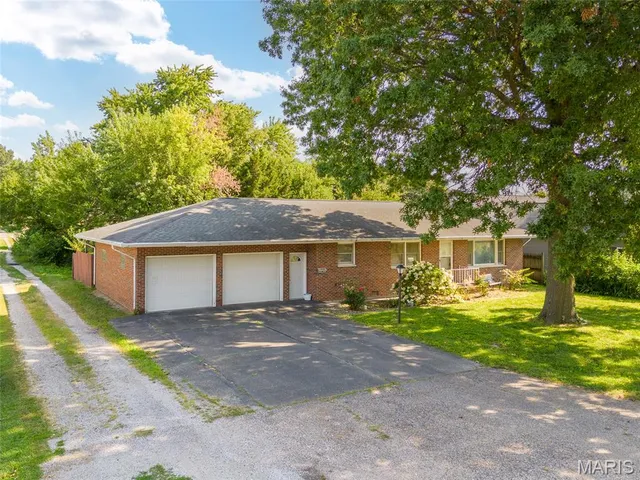 $140,000 | 115 West Loud Street, Virden, IL 62690