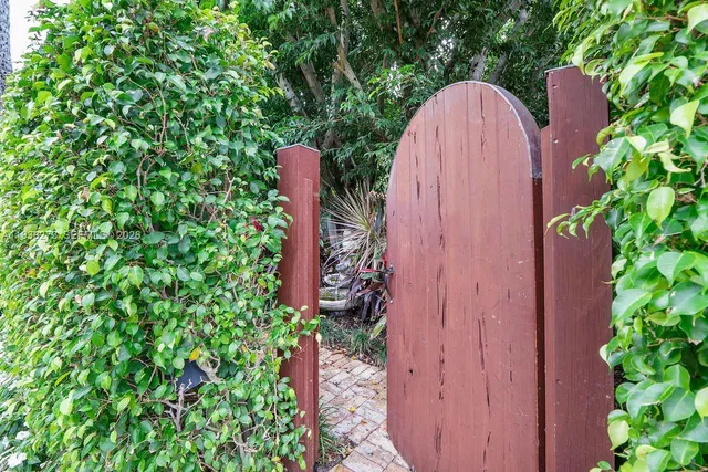 $17,000 | 226 Chilean Avenue, Unit 1&2, Palm Beach, FL 33480