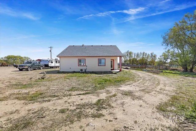 $695,000 | 3520 Highway 95, Homedale, ID 83628