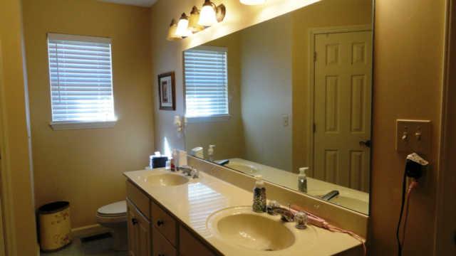 33 Fox Chase Road Manchester, TN 37355 - Photo 10 of 20 Master Bathroom