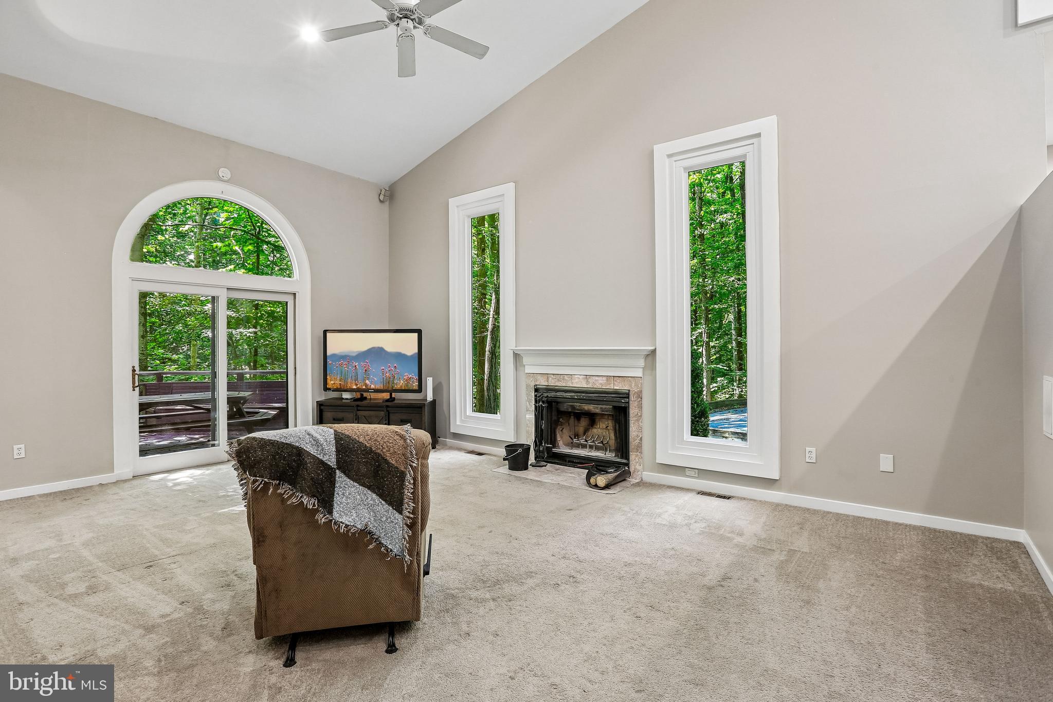 810 Governor Bridge Road Davidsonville, MD 21035 - Photo 4 of 68 Living Room