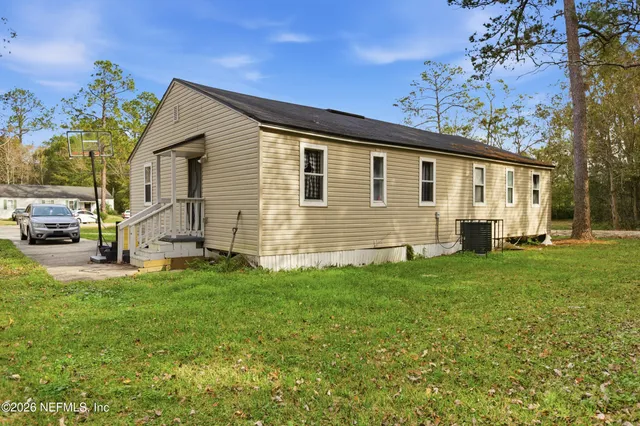 a view of a house with a back yard