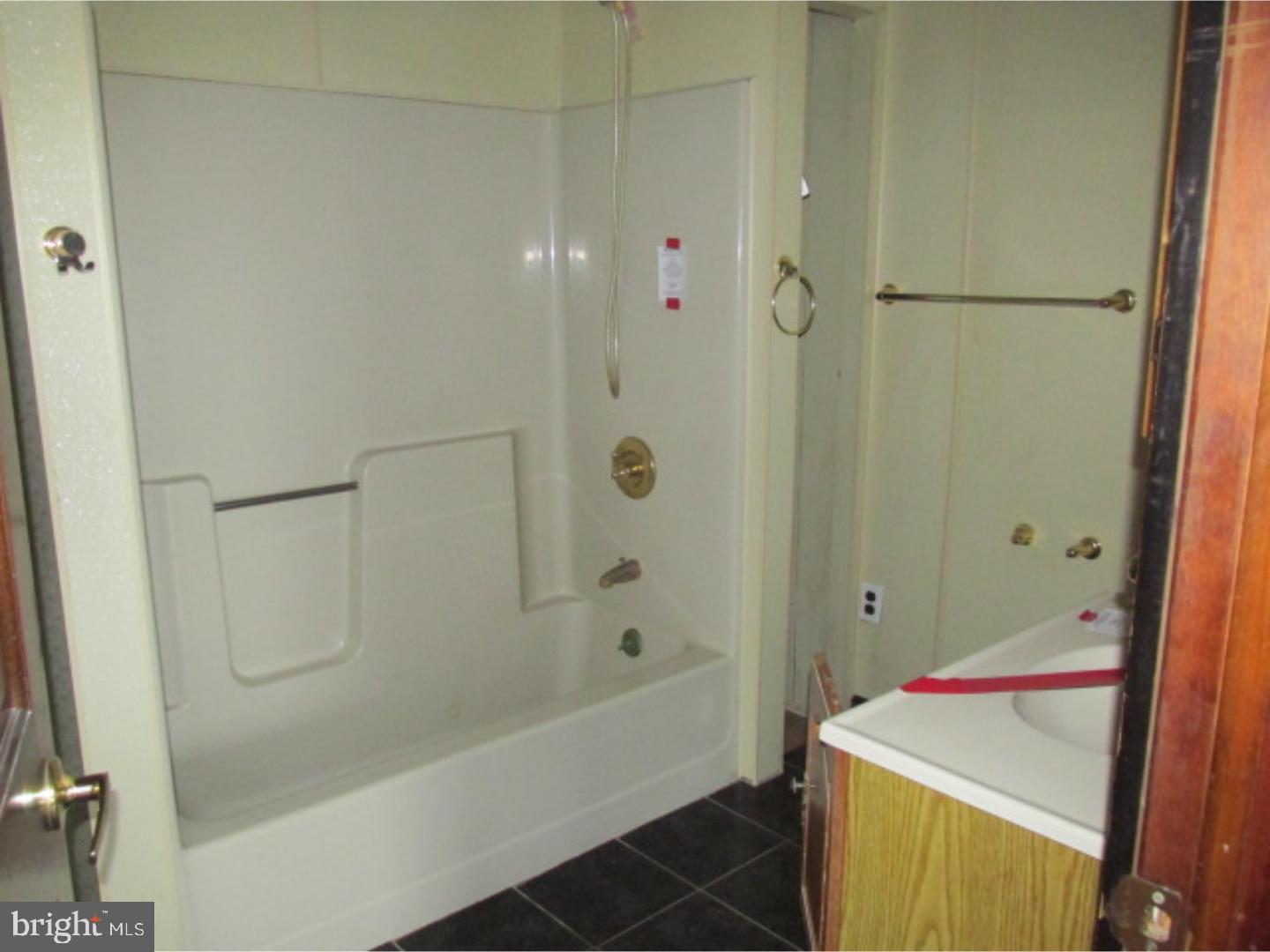 800 Garton Road Bridgeton, NJ 08302 - Photo 4 of 24 Bathroom