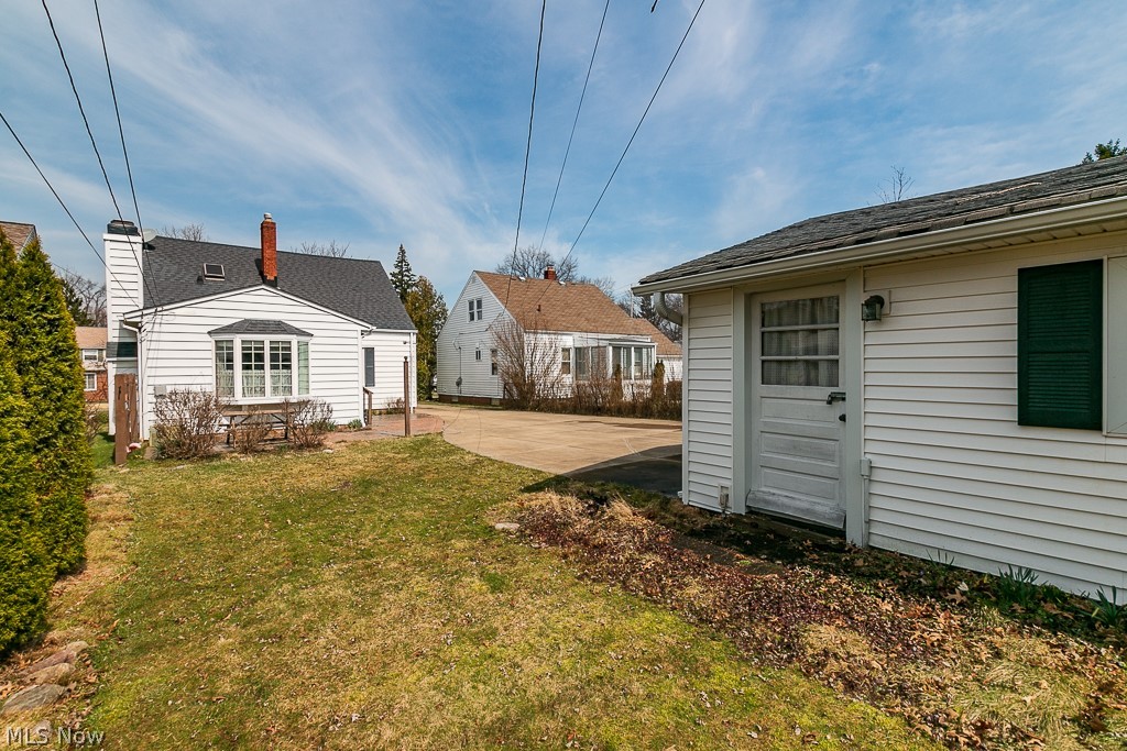 4852 Westbourne Road Cleveland, OH 44124 - Photo 4 of 35