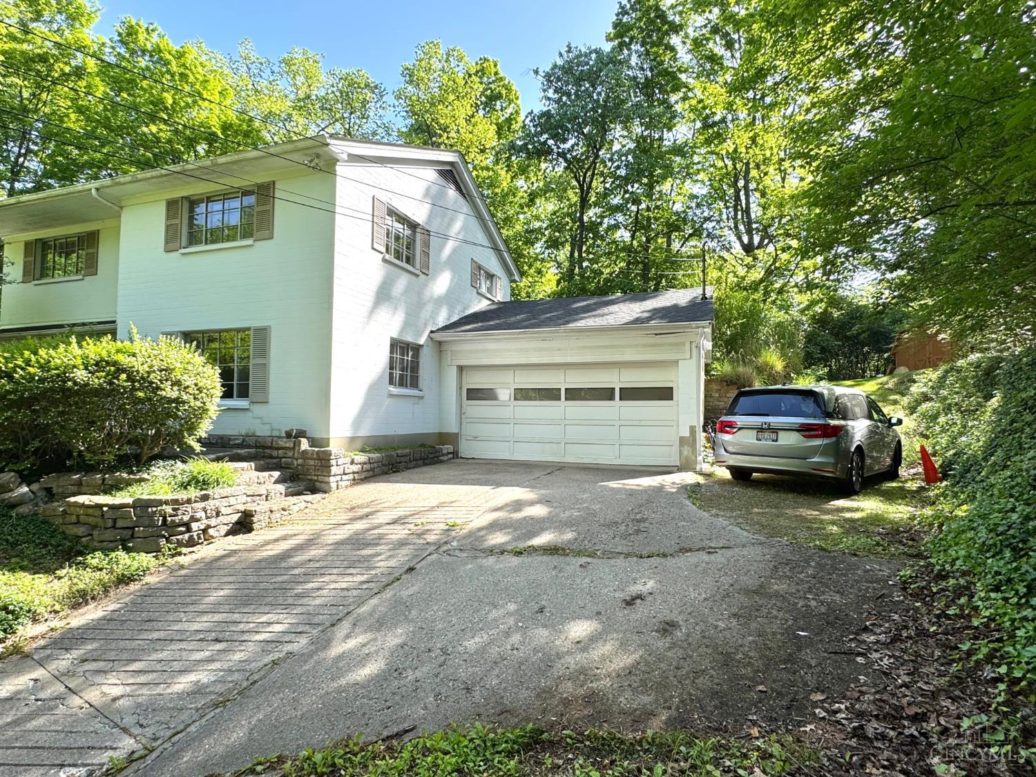 7034 Bridges Road Cincinnati, OH 45230 - Photo 4 of 41