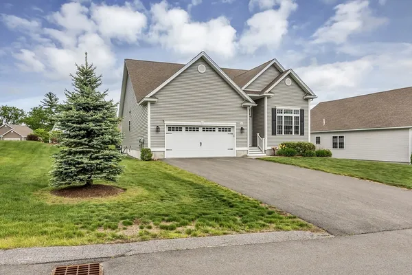 $850,000 | 1 Honeycrisp Circle, Unit 1, Londonderry, NH 03053