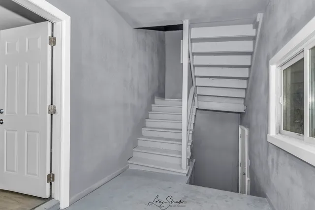 a view of walk in closet