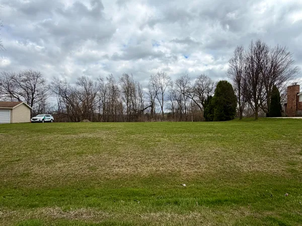 $114,900 | 18515 West Hillcrest Drive, New Berlin, WI 53146