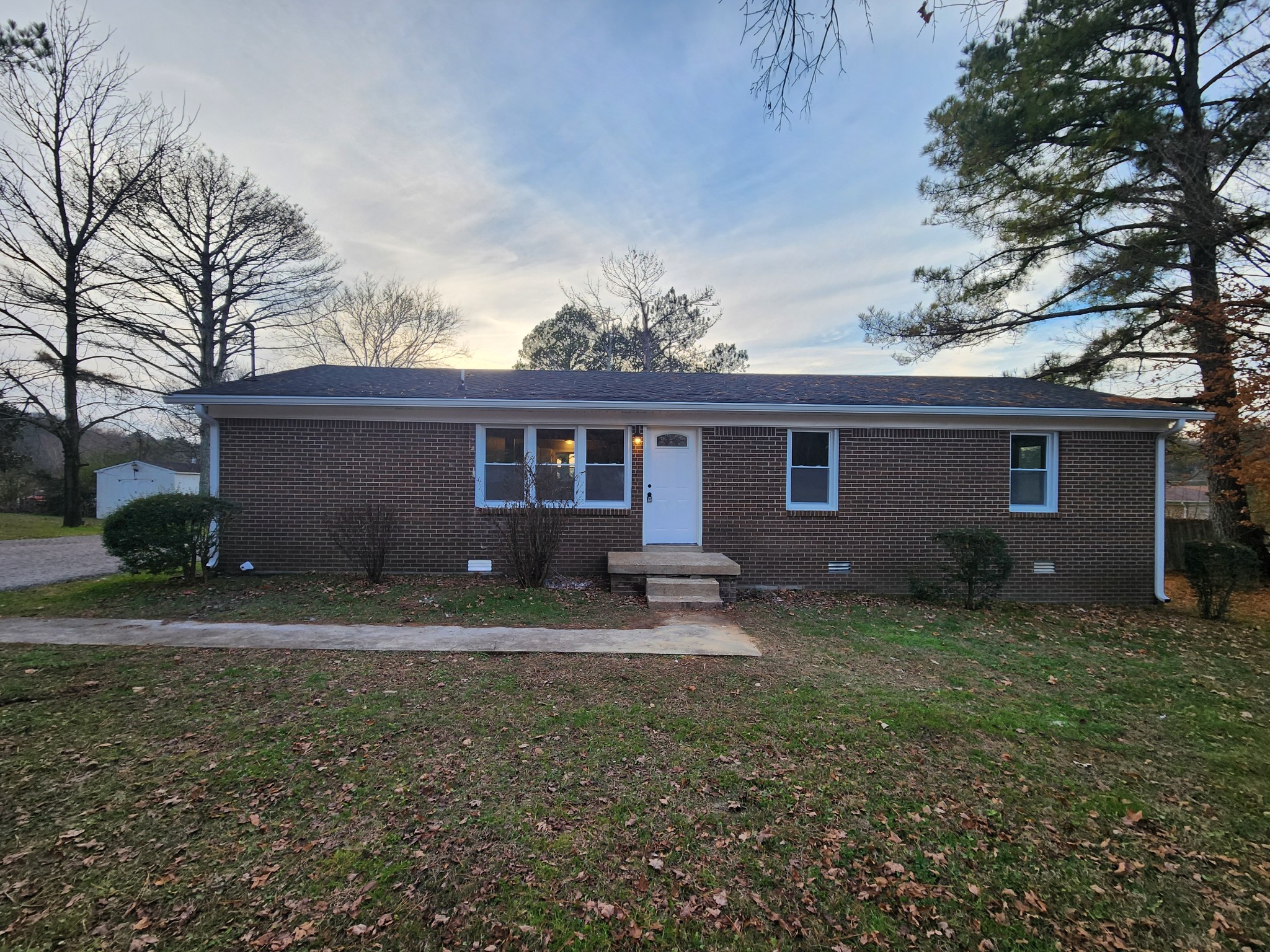 a view of a house with a yard