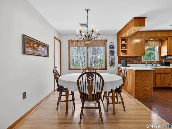 $319,900 | 127 Pollys Lane, Montville, CT 06382