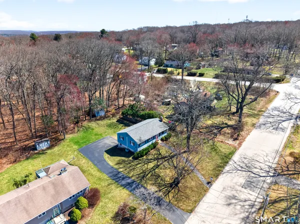 $319,900 | 127 Pollys Lane, Montville, CT 06382
