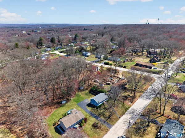 $319,900 | 127 Pollys Lane, Montville, CT 06382