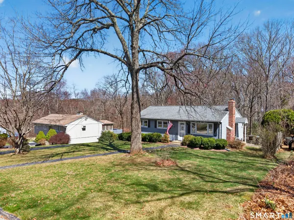 $319,900 | 127 Pollys Lane, Montville, CT 06382