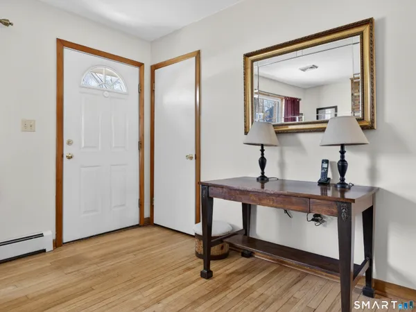 $319,900 | 127 Pollys Lane, Montville, CT 06382