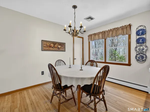 $319,900 | 127 Pollys Lane, Montville, CT 06382