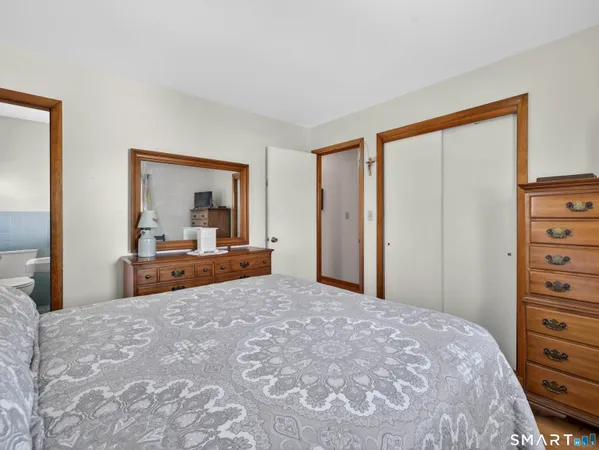 $319,900 | 127 Pollys Lane, Montville, CT 06382