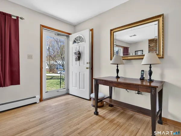 $319,900 | 127 Pollys Lane, Montville, CT 06382
