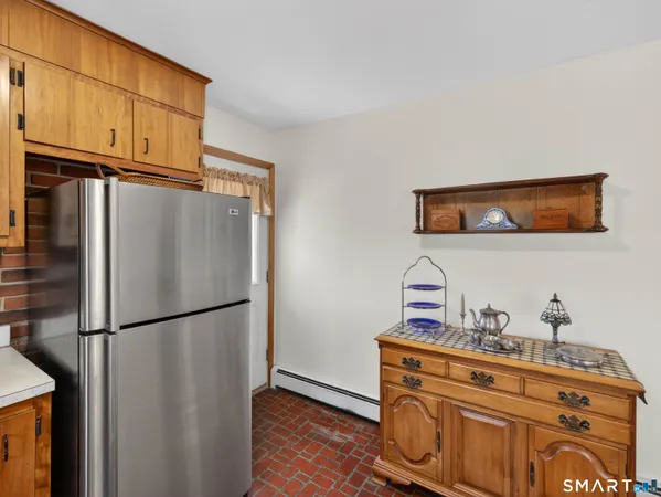 $319,900 | 127 Pollys Lane, Montville, CT 06382