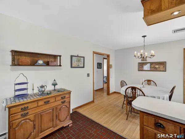 $319,900 | 127 Pollys Lane, Montville, CT 06382