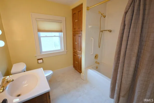 $1,700 | 151 Crescent Street, Elkhart, IN 46516