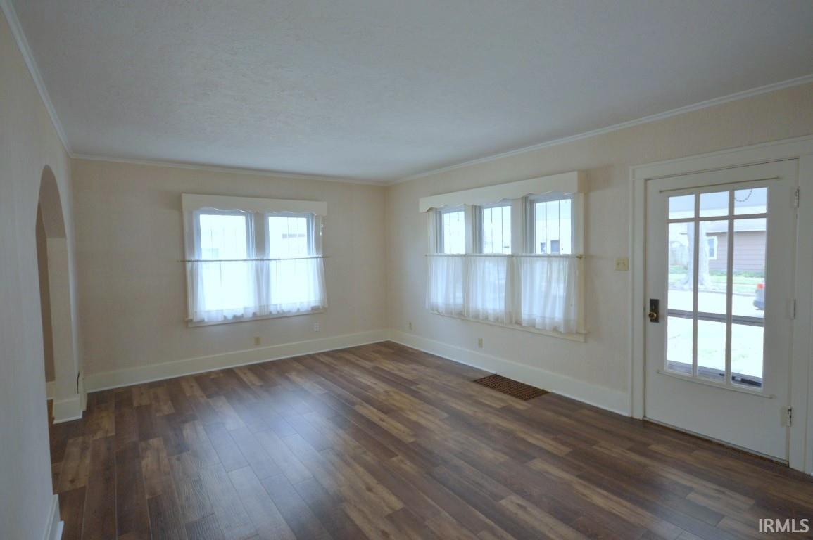 151 Crescent Street Elkhart, IN 46516 - Photo 4 of 22