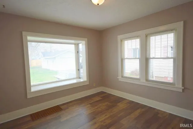 $1,700 | 151 Crescent Street, Elkhart, IN 46516